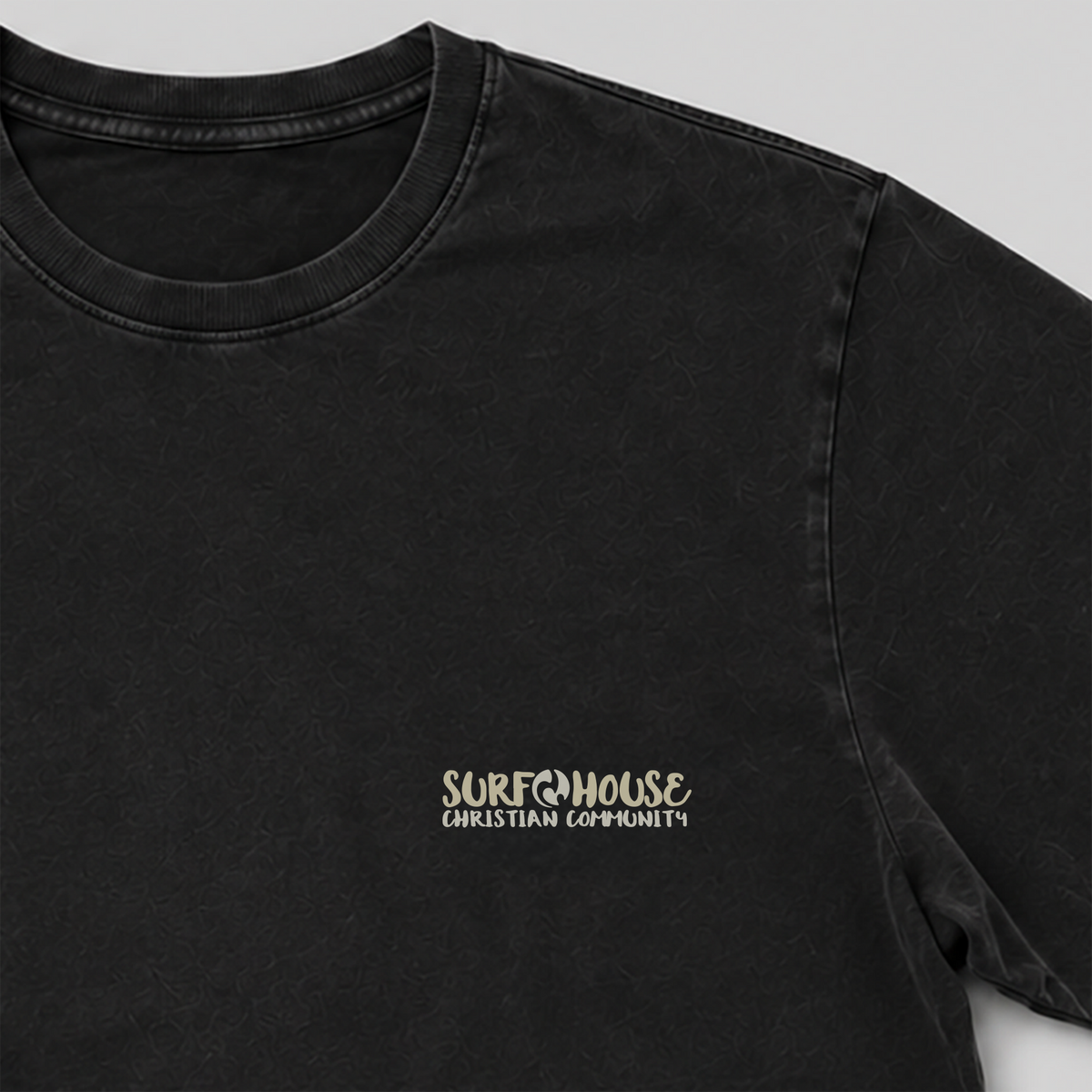 Camiseta Jesus Loves Preta